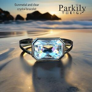 Handcrafted bracelet with Swarovski crystal